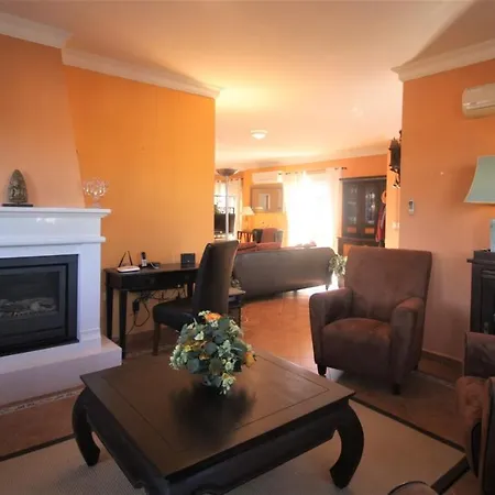 Rosada - Luxurious 3-bedroom With Garden And Pool Villa